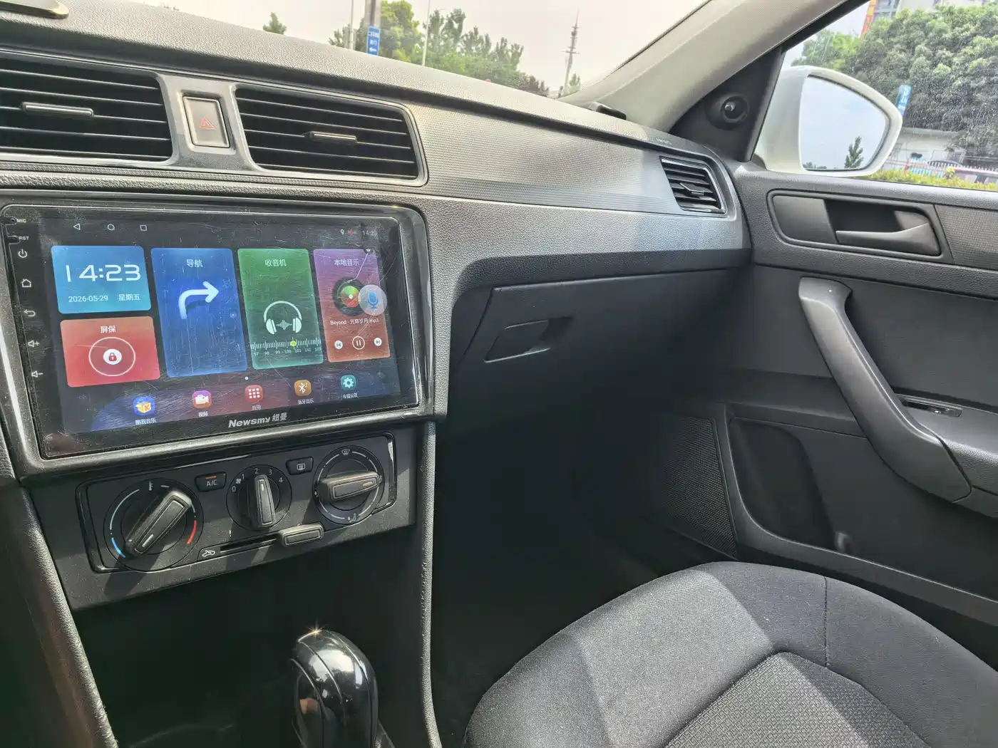 Volkswagen Santana 2013 1.6L Automatic Trend Edition фото 8