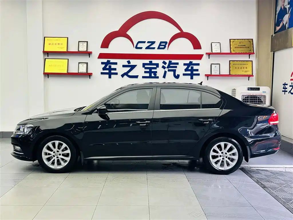 Volkswagen Lavida 2017 1.6L Automatic Comfort Edition фото 4