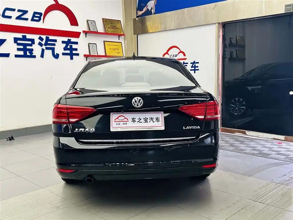 Volkswagen Lavida 2017 1.6L Automatic Comfort Edition фото 6