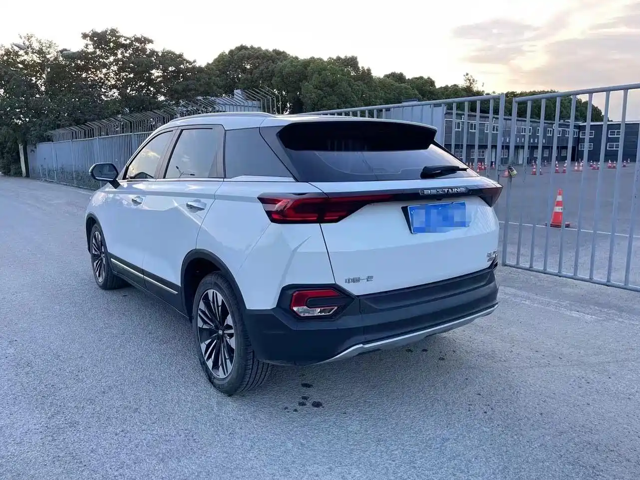 Фото 9 - Besturn Bestune T77