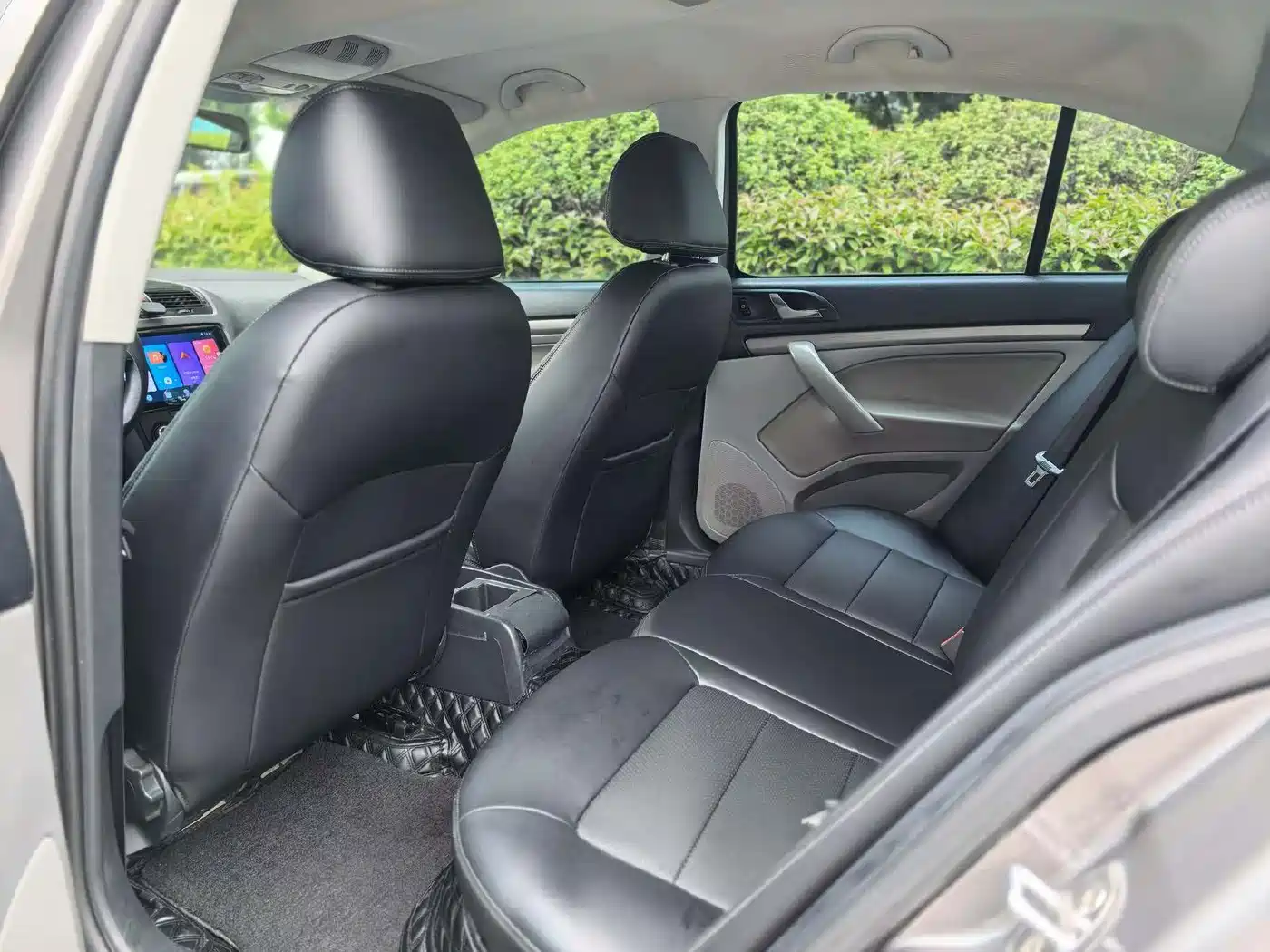 Škoda Octavia 2015 Classic 1.6L Automatic Leisure Edition фото 5
