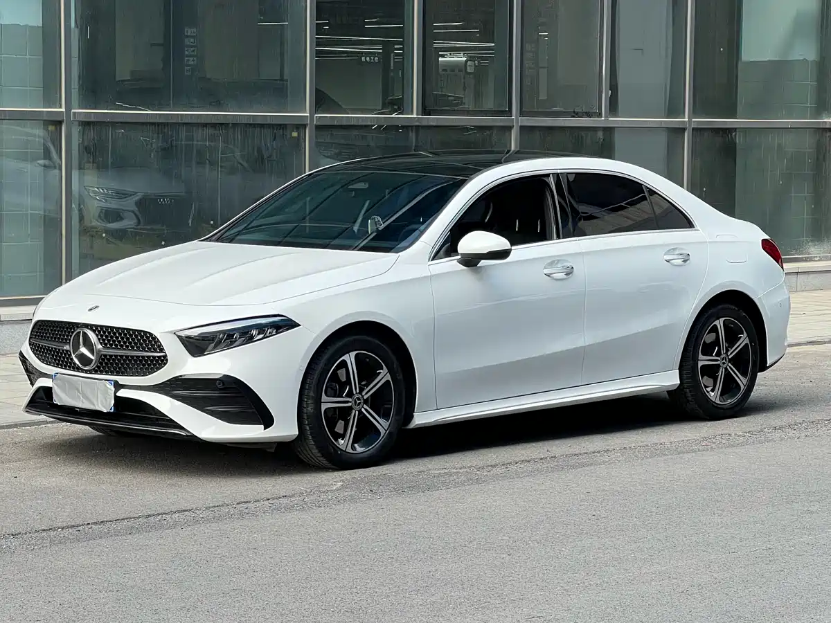 Mercedes-Benz A-Class 2024 A 200 L Fashion Edition фото 2