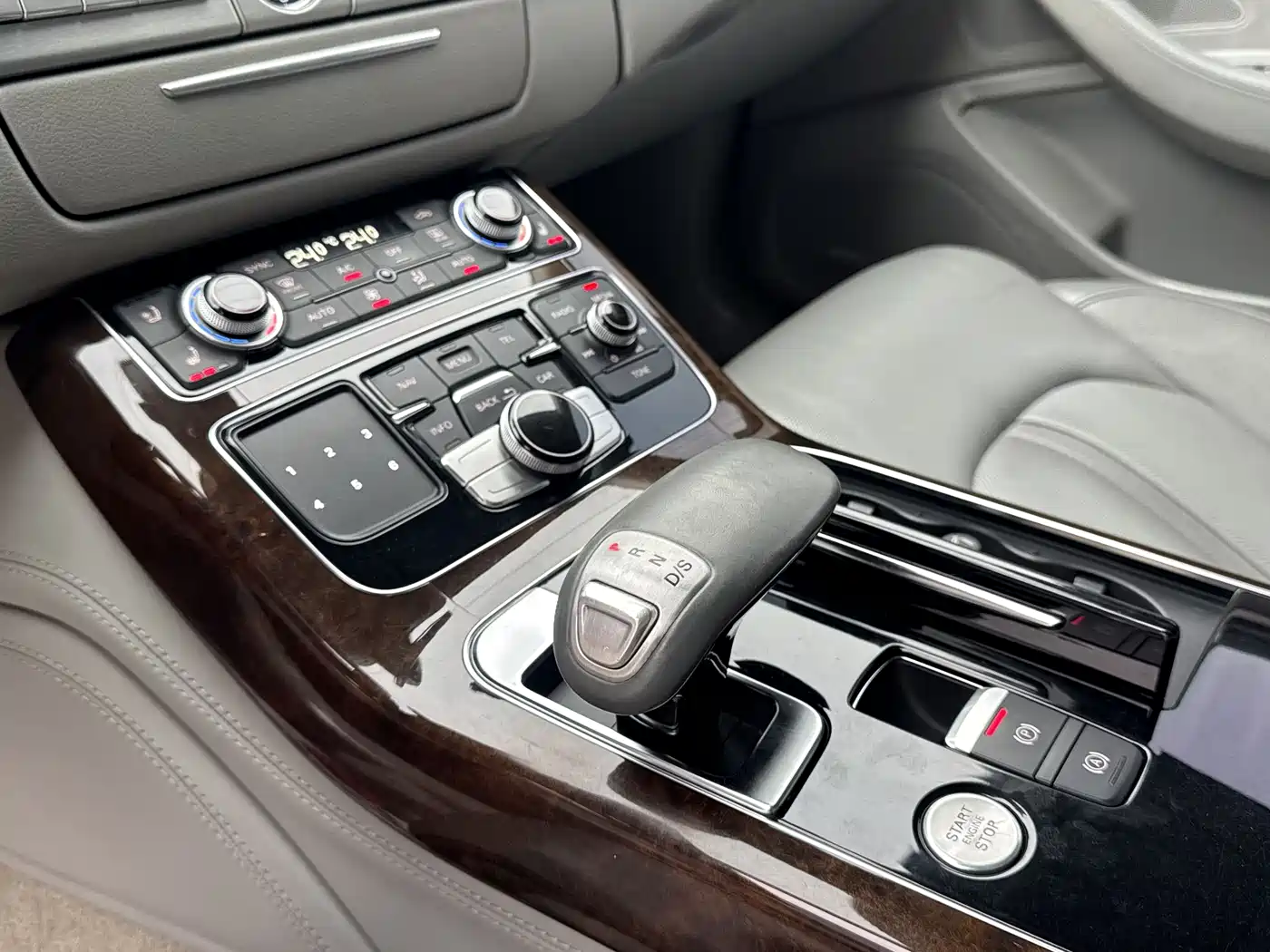 Audi A8 2013 A8L 45 TFSI quattro Luxury фото 8