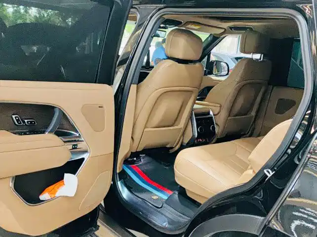 Land Rover Range Rover 2023 3.0 L6 400PS Golden Age 7-Seater Long Wheelbase фото 5