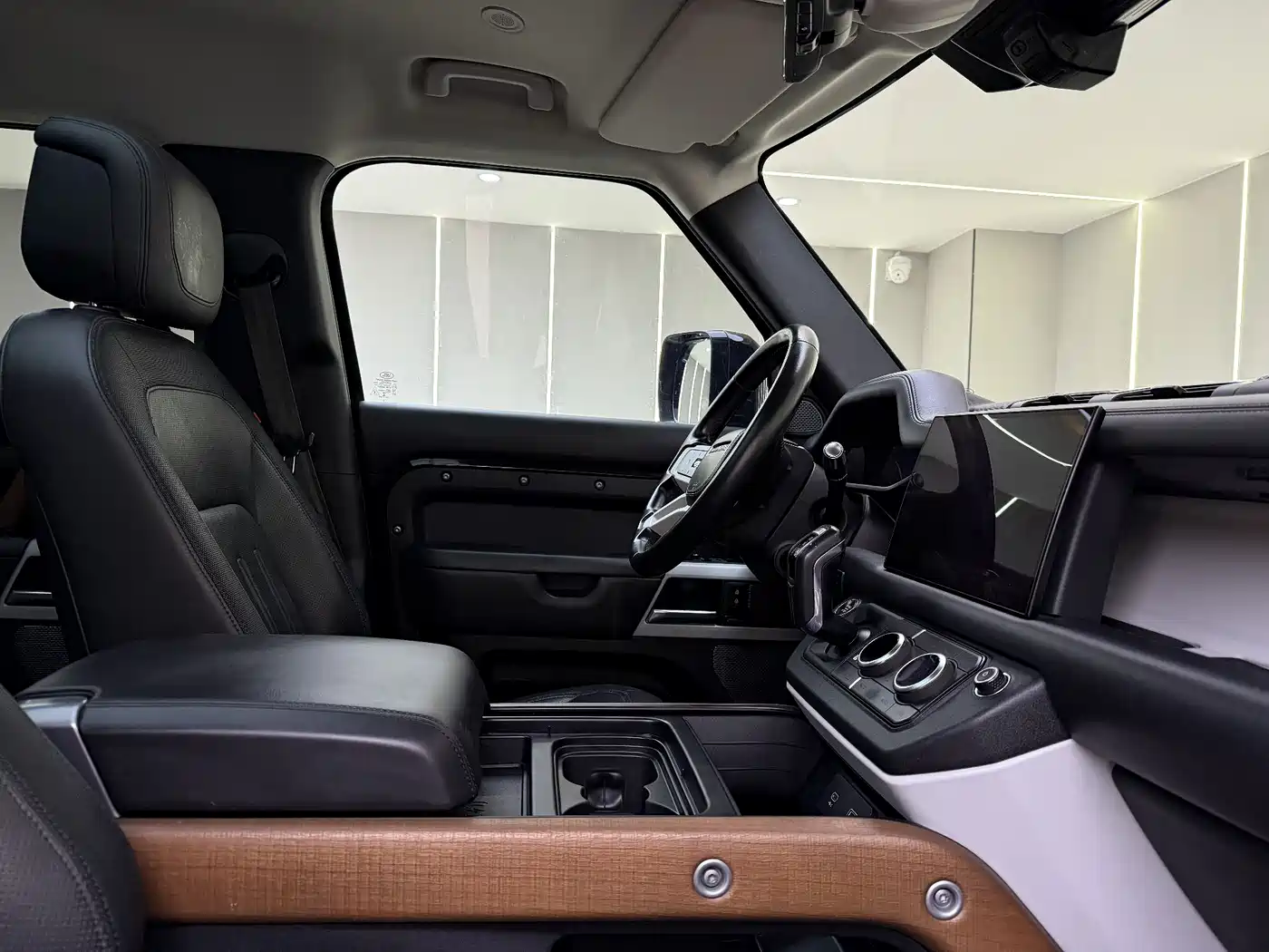 Land Rover Defender 2023 Facelift 110 3.0T P400 X-DYNAMIC HSE фото 4