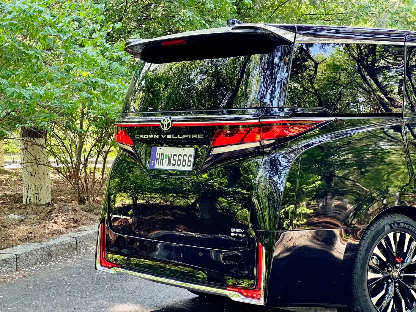 Toyota Vellfire 2024 Crown Hybrid 2.5L Premium Edition фото 13