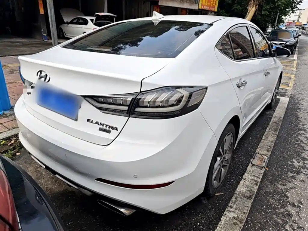Hyundai Elantra 2016 Model 1.6L Automatic Smart Elite фото 7