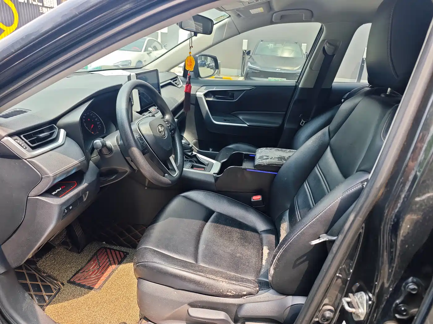 Toyota RAV4 Rongfang 2020 2.0L CVT 2WD Urban Edition фото 4