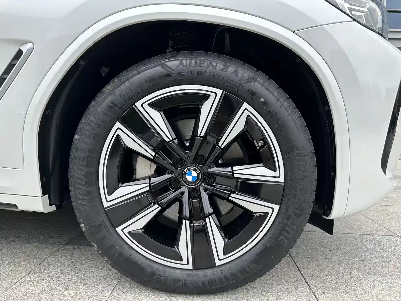 BMW iX3 2023 Leading Type фото 16