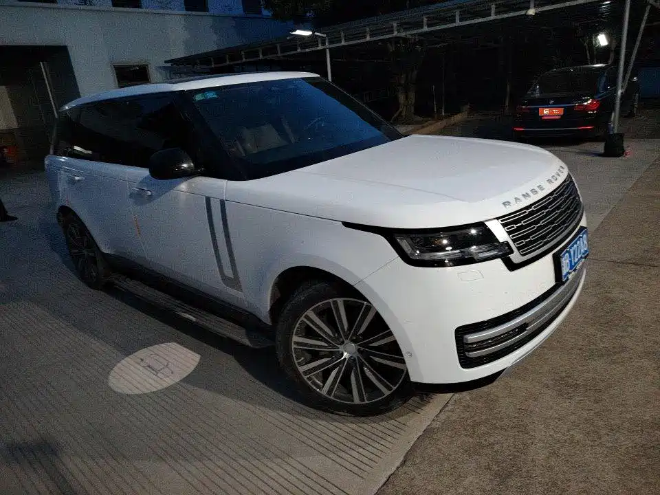 Land Rover Range Rover 2023 Facelift 3.0 L6 400PS Prosperity Extended Version фото 3