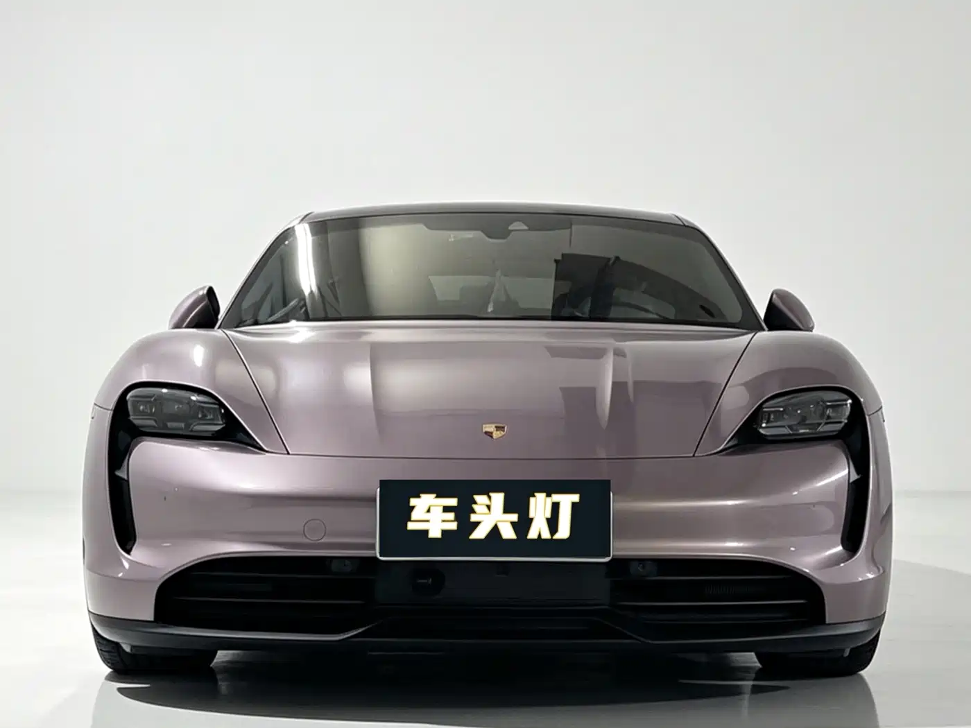 Фото 2 - Porsche Taycan