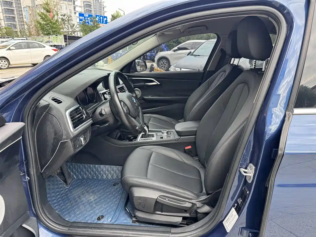 BMW 1-SERIES
