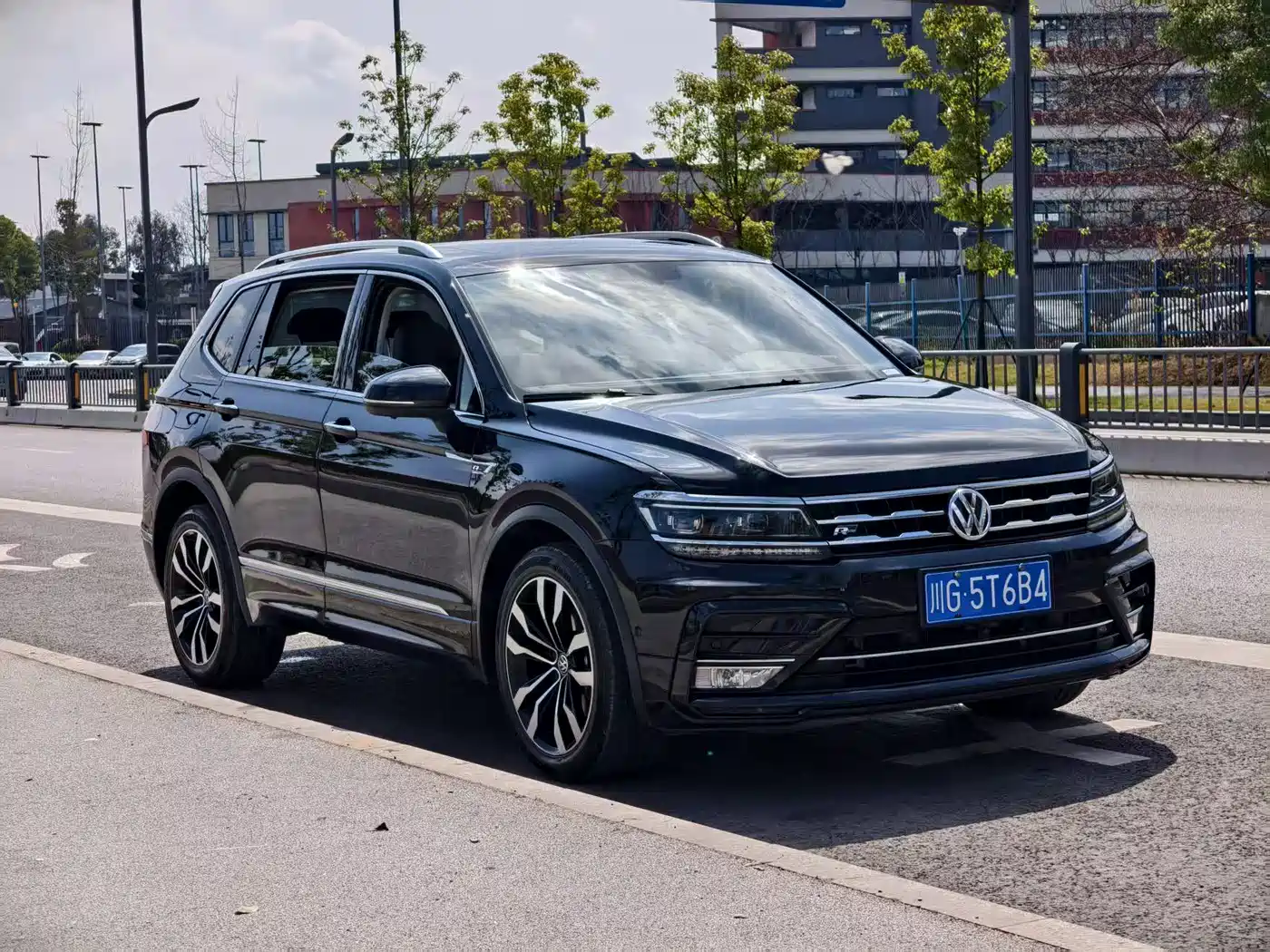 Volkswagen Tiguan L 2020 330TSI Auto 2WD R-Line Flagship China VI фото 3