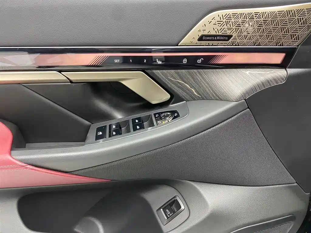 BMW 5 Series 2025 530Li Premium M Sport Package фото 26