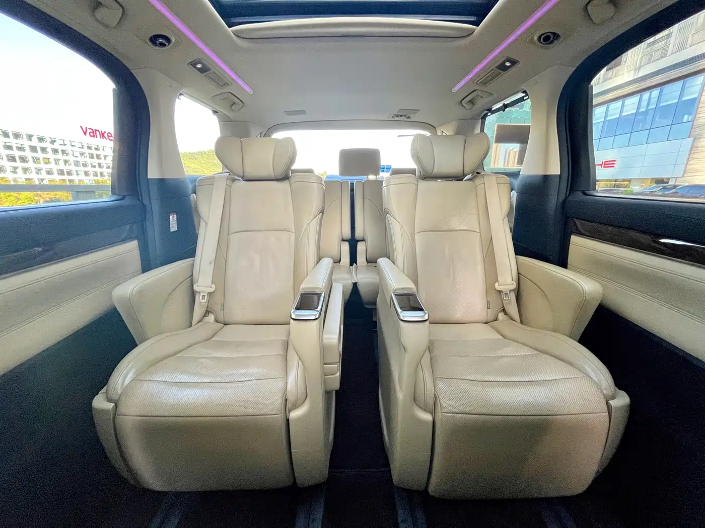 Toyota Alphard 2020 Hybrid 2.5L Luxury Edition фото 12