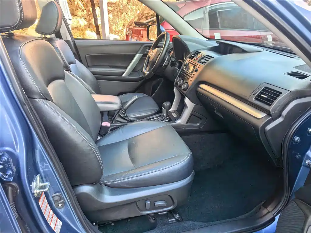 Subaru Forester 2013 2.5i Automatic Premium Edition фото 12