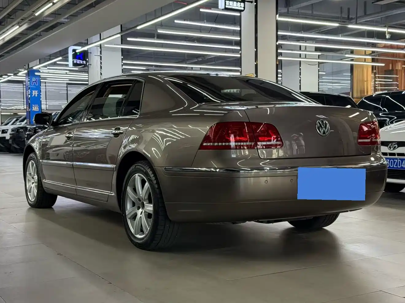 Volkswagen Phaeton 2012 2011 3.6L V6 5-seat Extended Business Edition