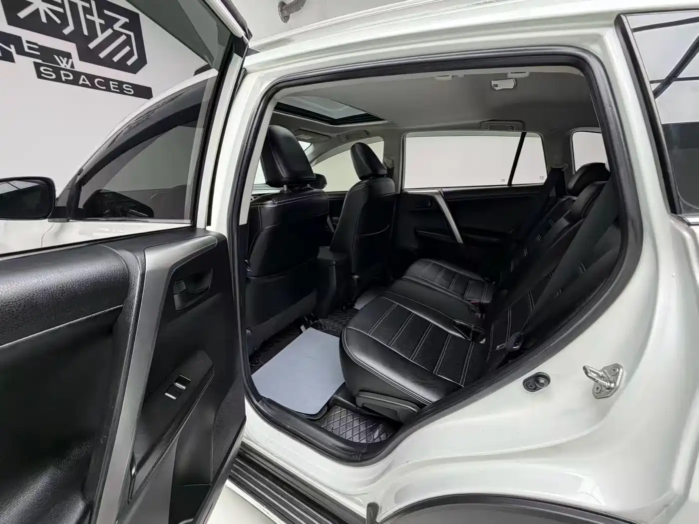 Toyota RAV4 Rongfang 2016 2.0L CVT 2WD Trend (China V) фото 13