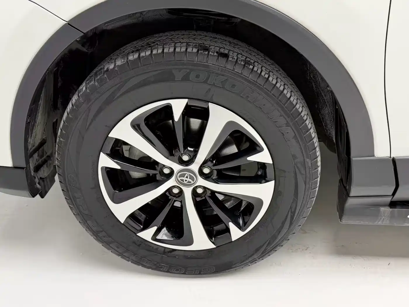Toyota RAV4 Rongfang 2016 2.0L CVT 2WD Trend (China V) фото 8