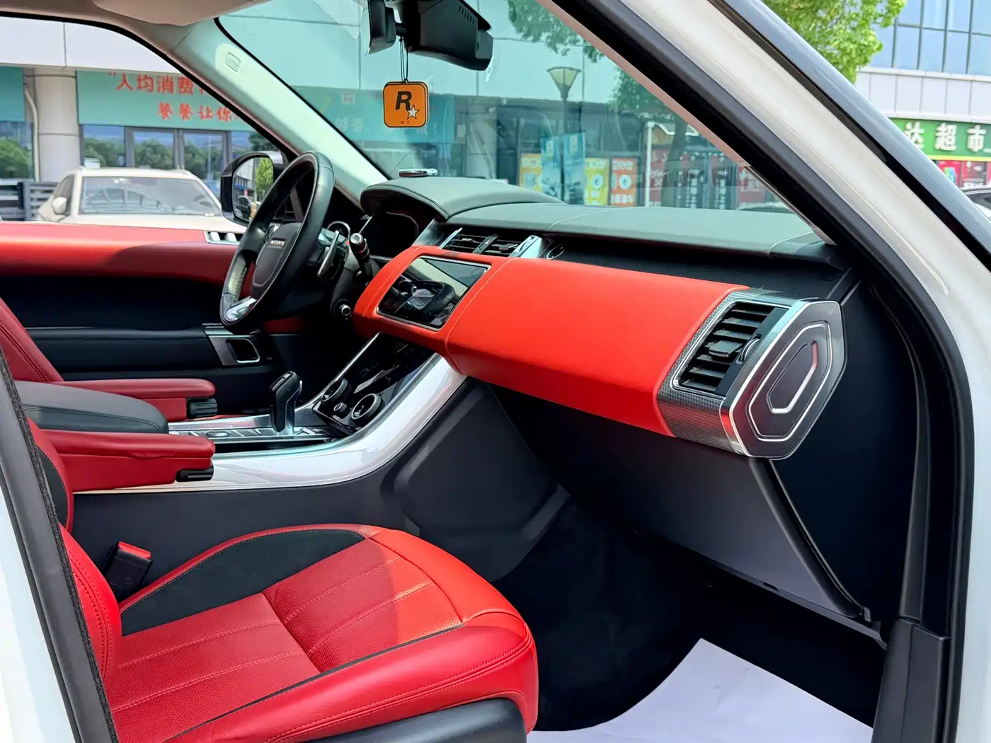 Land Rover Range Rover Sport 2022 3.0 L6 Gloss Black Edition фото 14