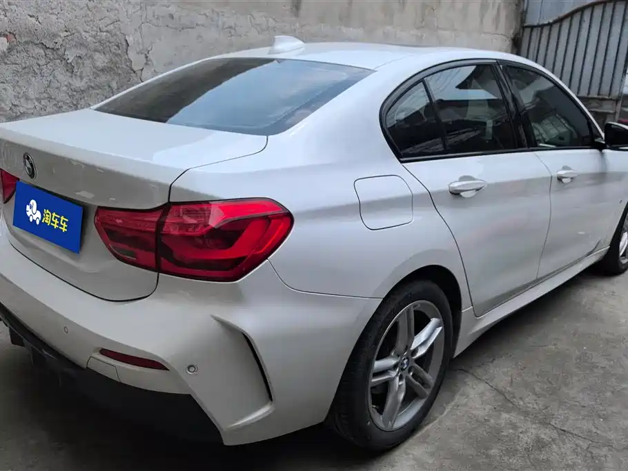 BMW 1 Series 2019 118i M Sport Package фото 3
