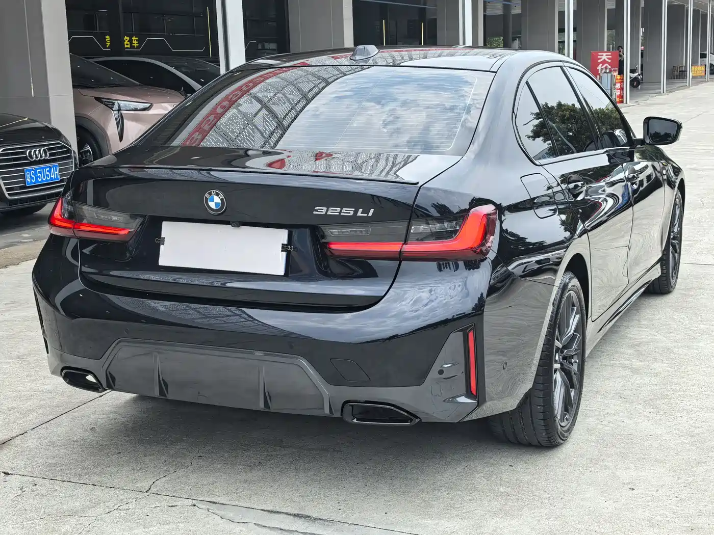 BMW 3 Series 2024 325Li M Sport Shadowline Package фото 13