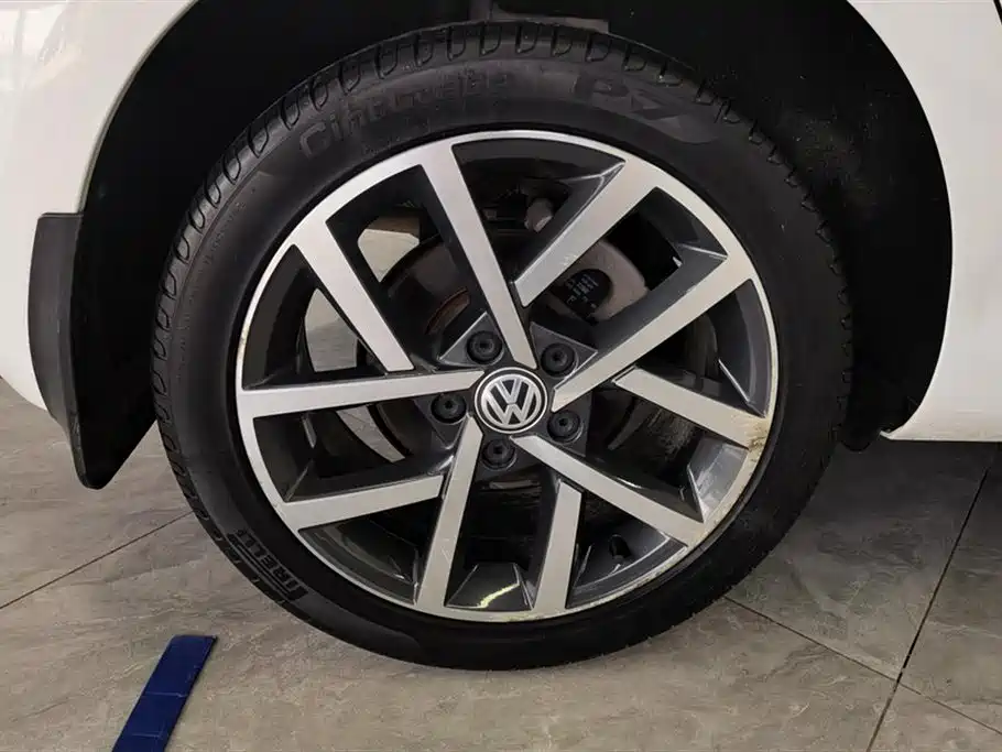 Volkswagen Golf 2020 200TSI DSG Comfort Progressive Edition фото 6