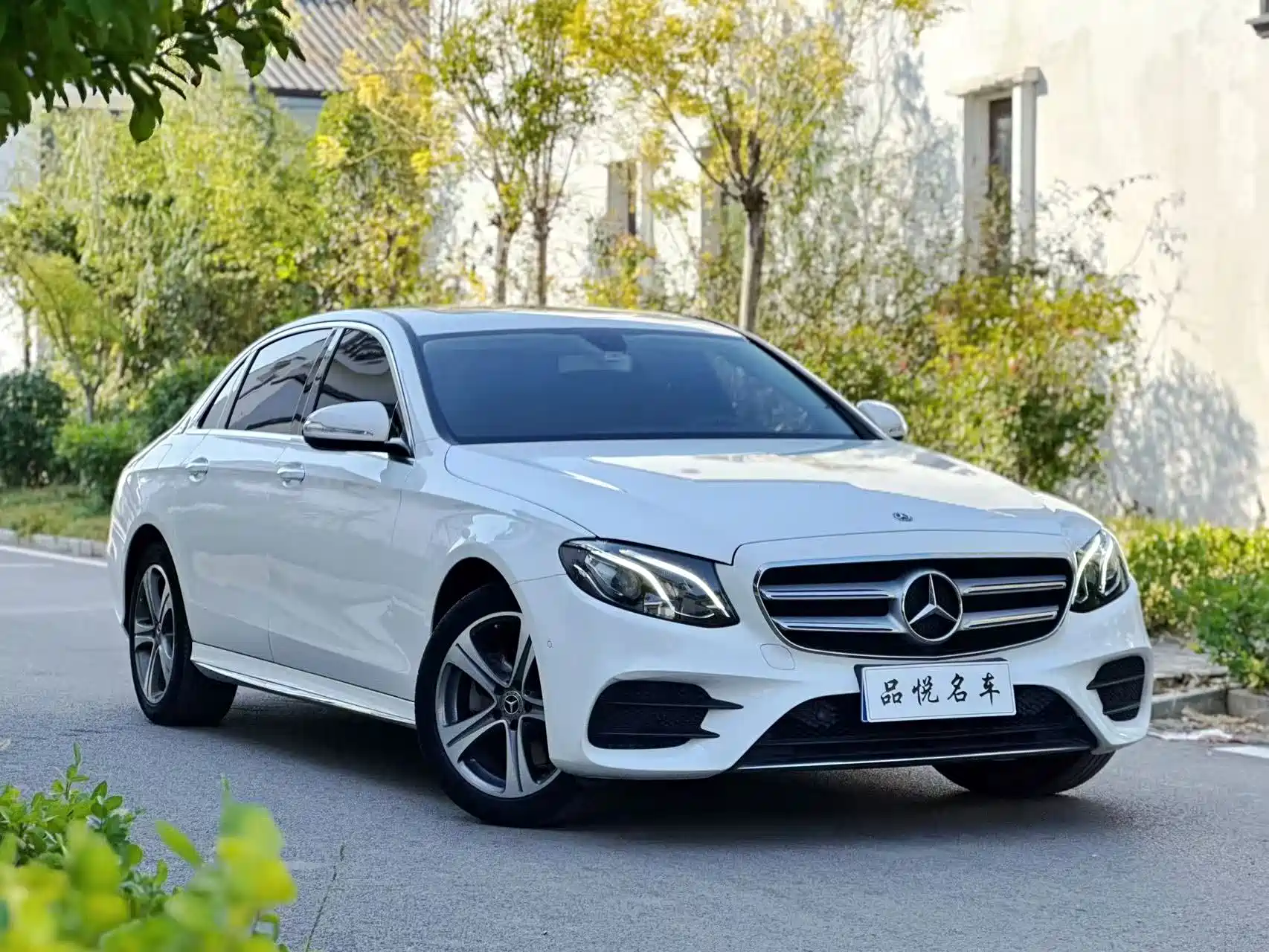 Фото 2 - Mercedes-Benz E-Class