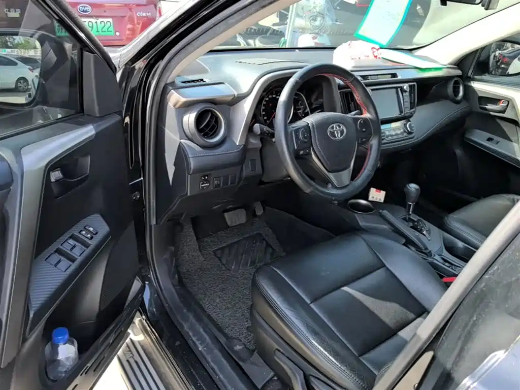 Toyota RAV4 Rongfang 2015 2.0L CVT 2WD Trend Edition фото 16