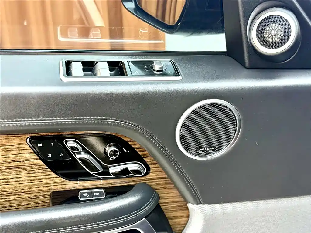 Land Rover Range Rover 2018 3.0 SC V6 Vogue SE Genesis Extended Edition фото 15