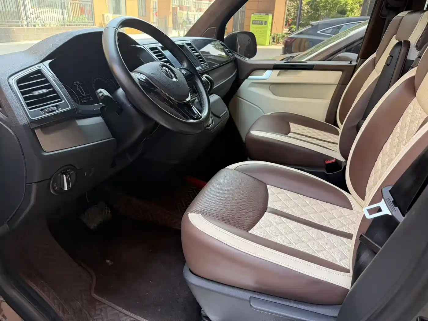 Volkswagen Caravelle 2019 2.0TSI 4WD Luxury 7-seater фото 2