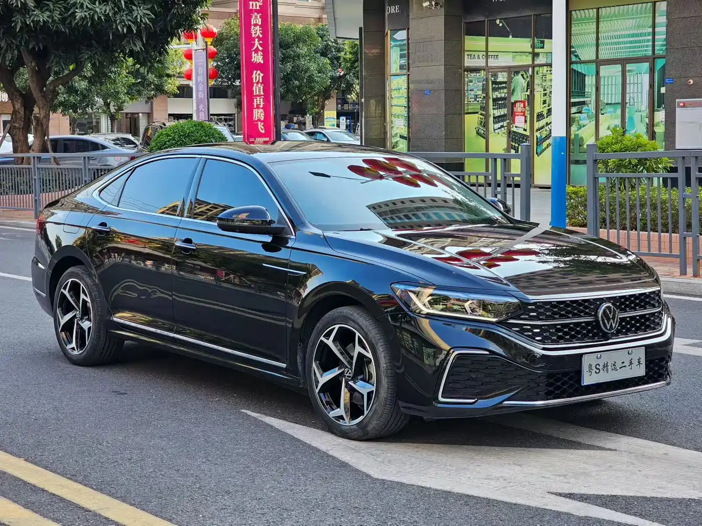 Volkswagen Passat 2024 380TSI Starlight Luxury Edition фото 3