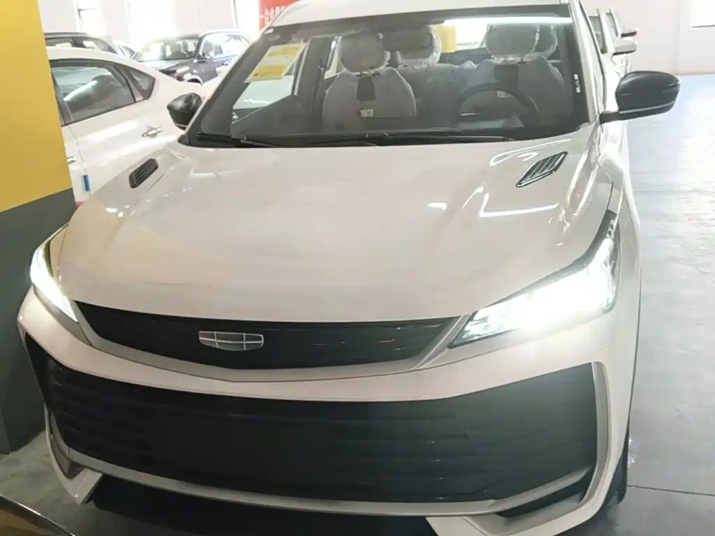 Фото 3 - Geely Coolray