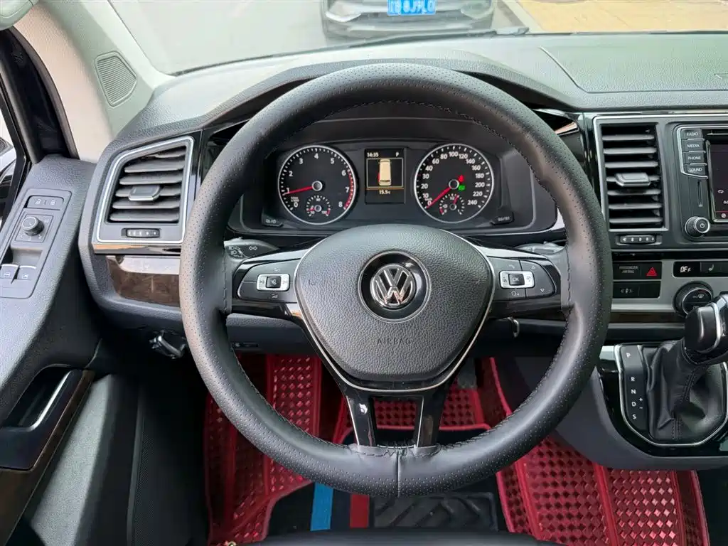 Volkswagen Multivan 2018 2.0TSI 4WD Premium Edition 7-Seater фото 5