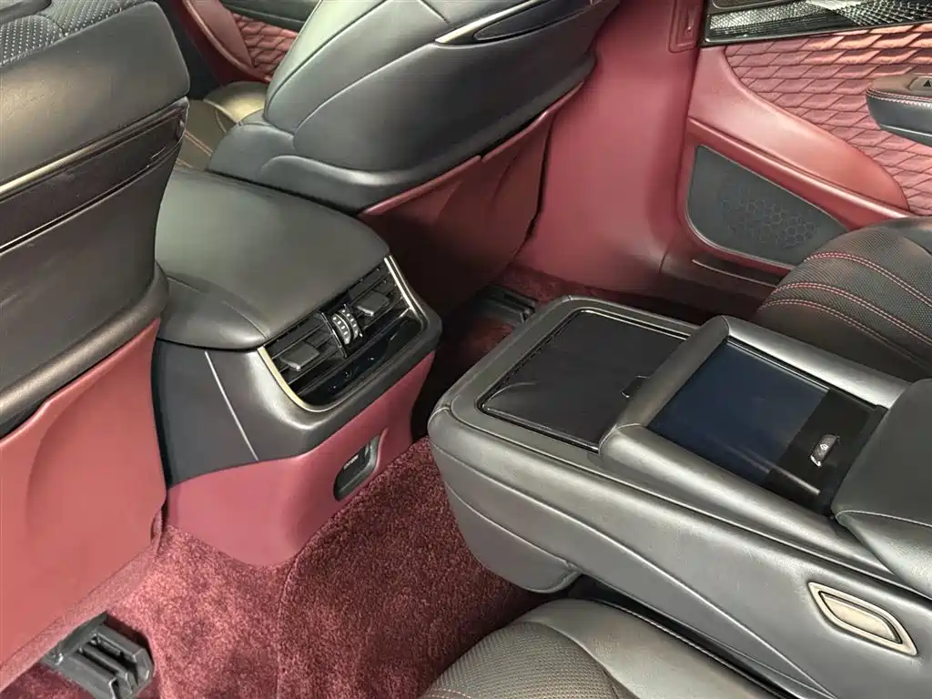Lexus LS 2021 500h Executive Edition фото 19