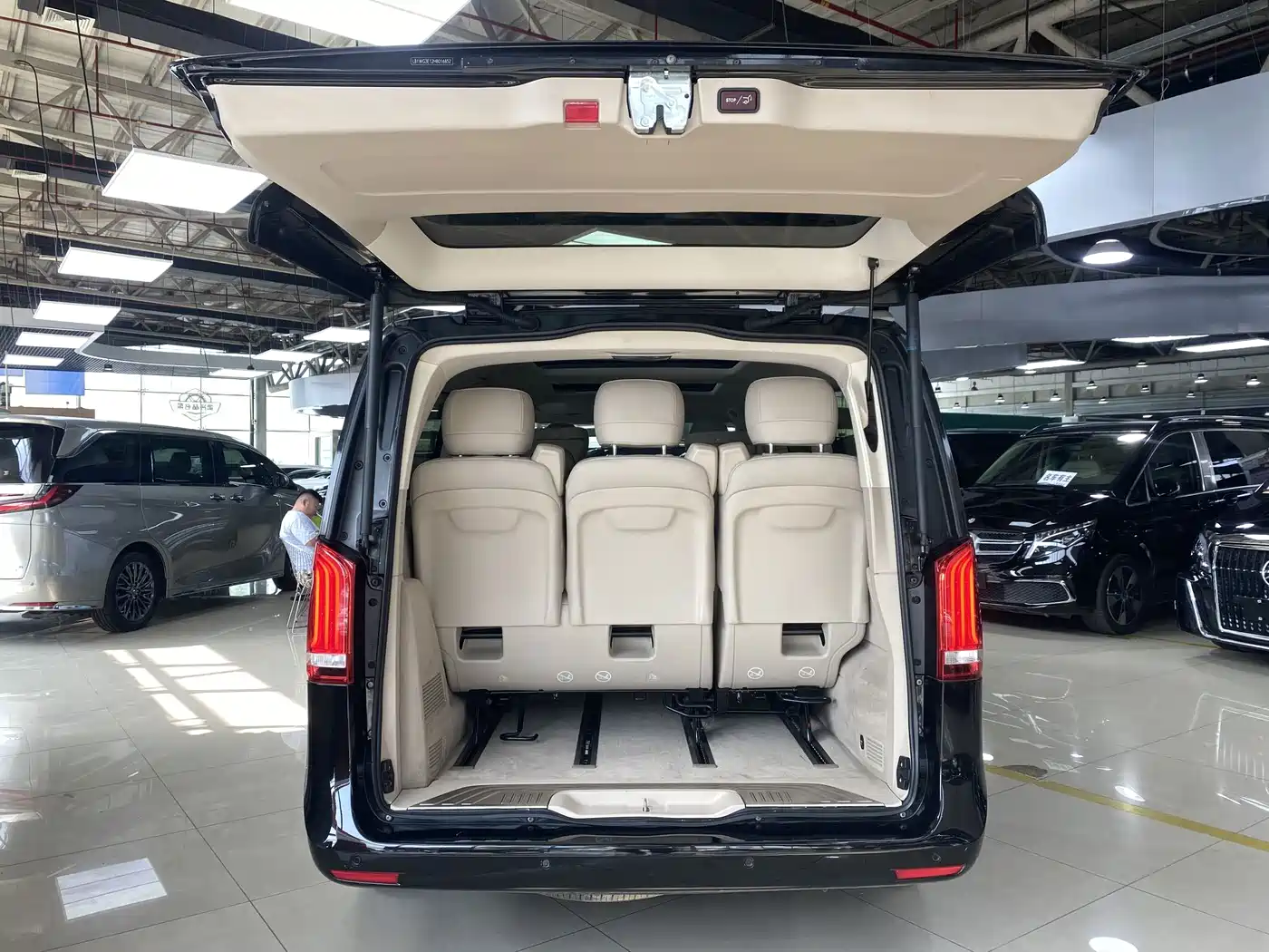 Photo 10 - Mercedes-Benz Vito