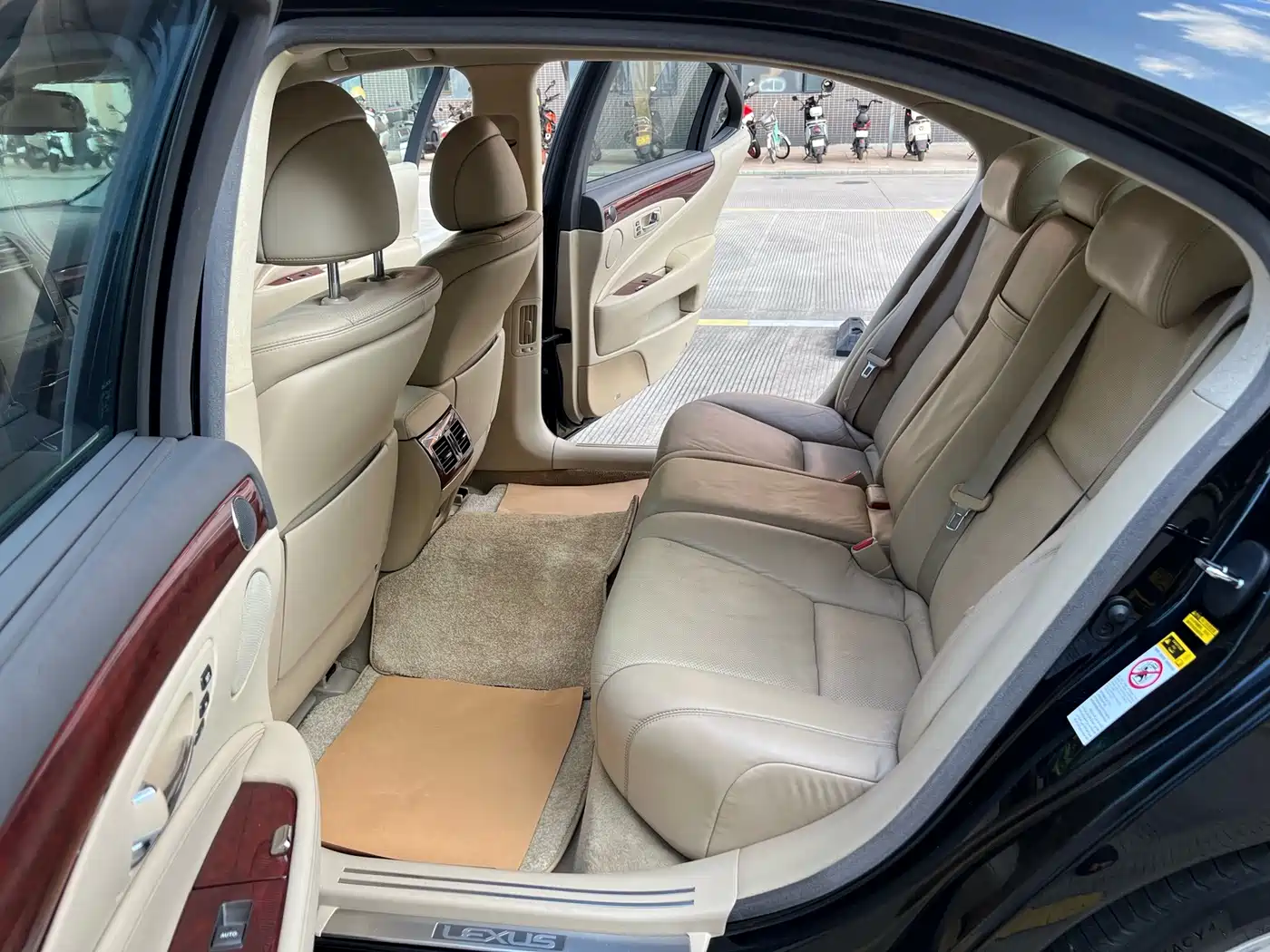 Фото 8 - Lexus LS