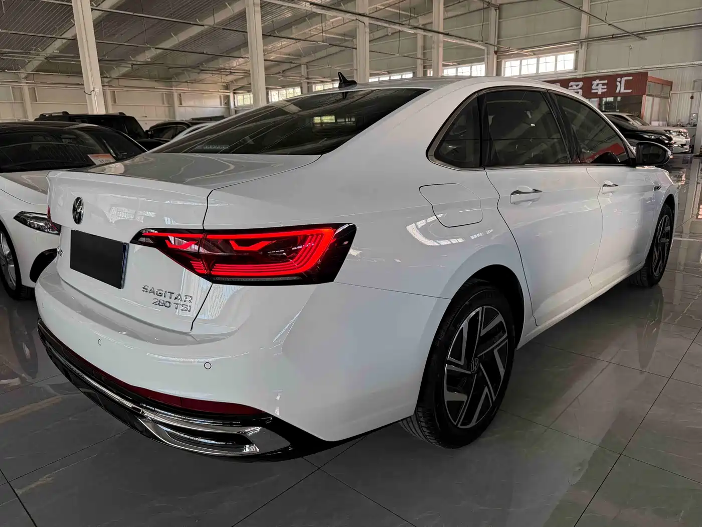 Volkswagen Sagitar 2023 Model Year 280TSI DSG Surpass Edition фото 4
