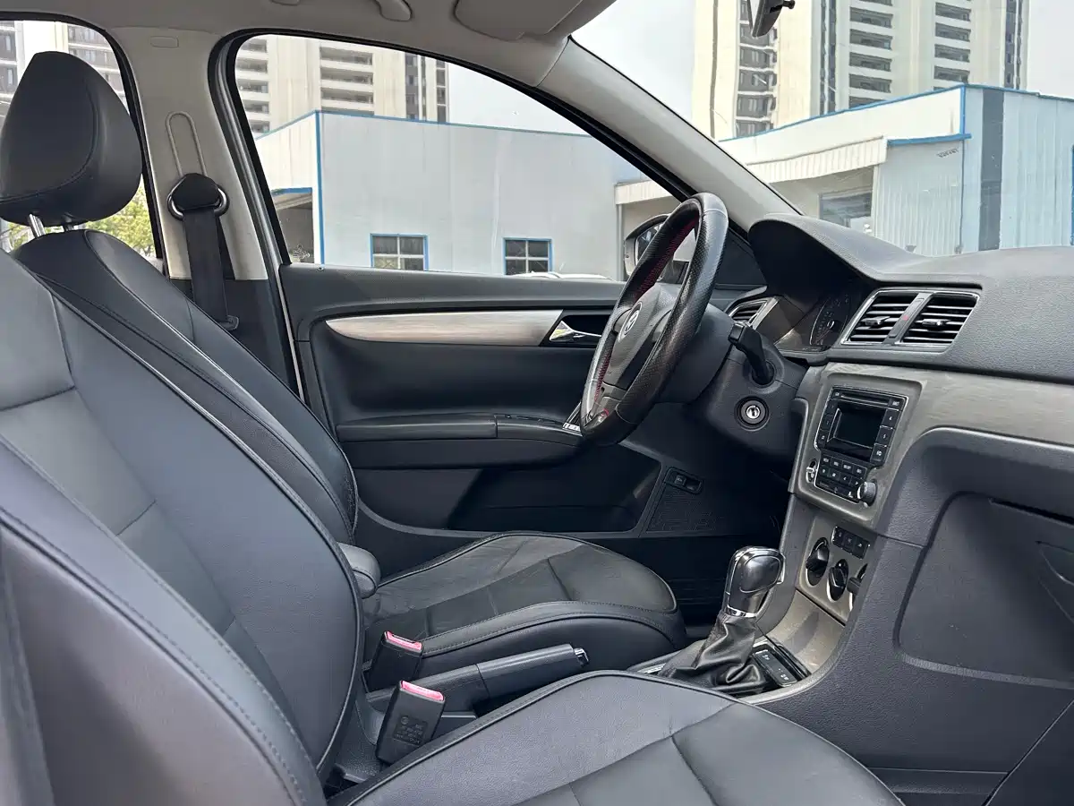 Volkswagen Lavida 2013 Facelift Classic 1.6L Automatic Comfort фото 16