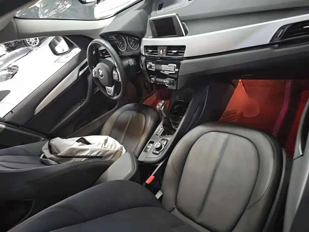 BMW X1 2016 sDrive18Li Premium Model фото 25