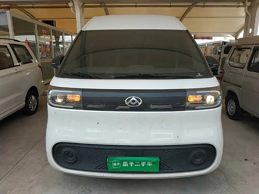 2025 SAIC Maxus Dana V1