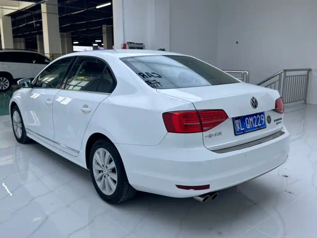 Volkswagen Sagitar 2015 230TSI Automatic Comfort фото 7