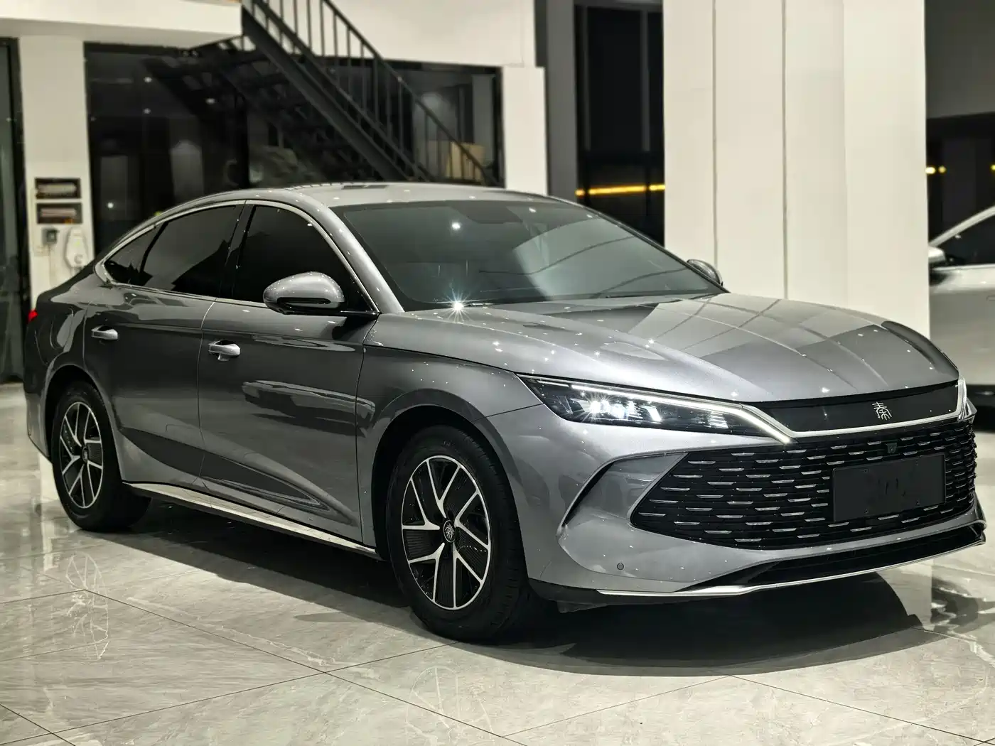 BYD Qin L 2024 DM-i 80KM Superior фото 3