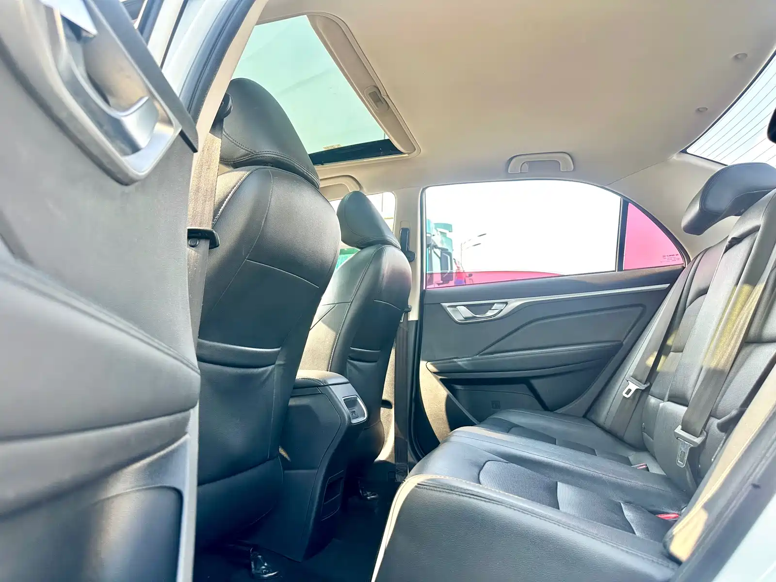 Фото 27 - Geely Vision
