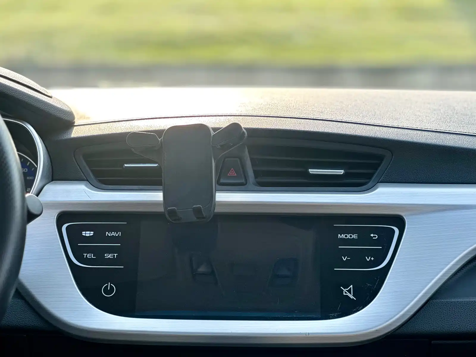 Фото 34 - Geely Vision