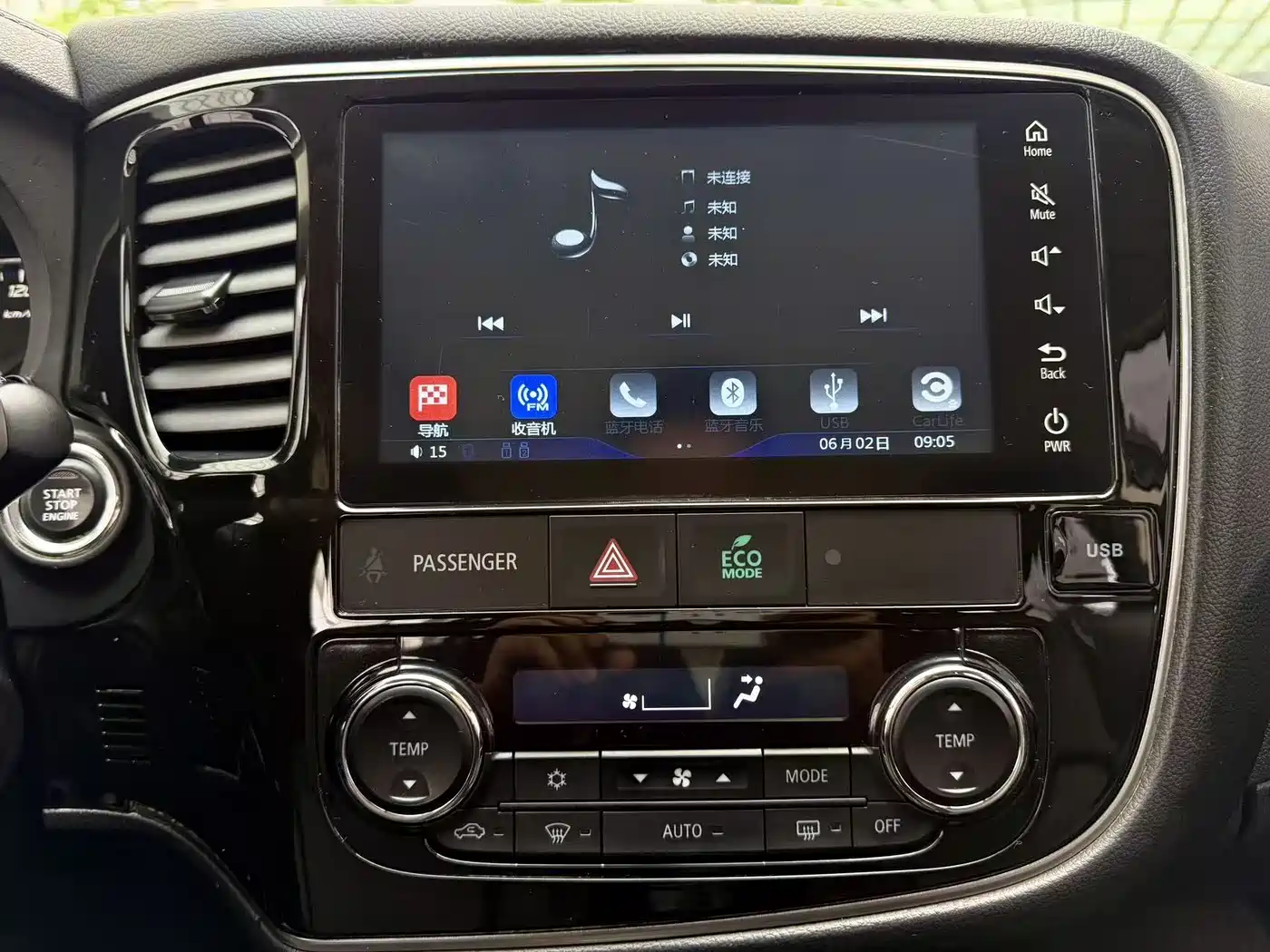 MITSUBISHI OUTLANDER