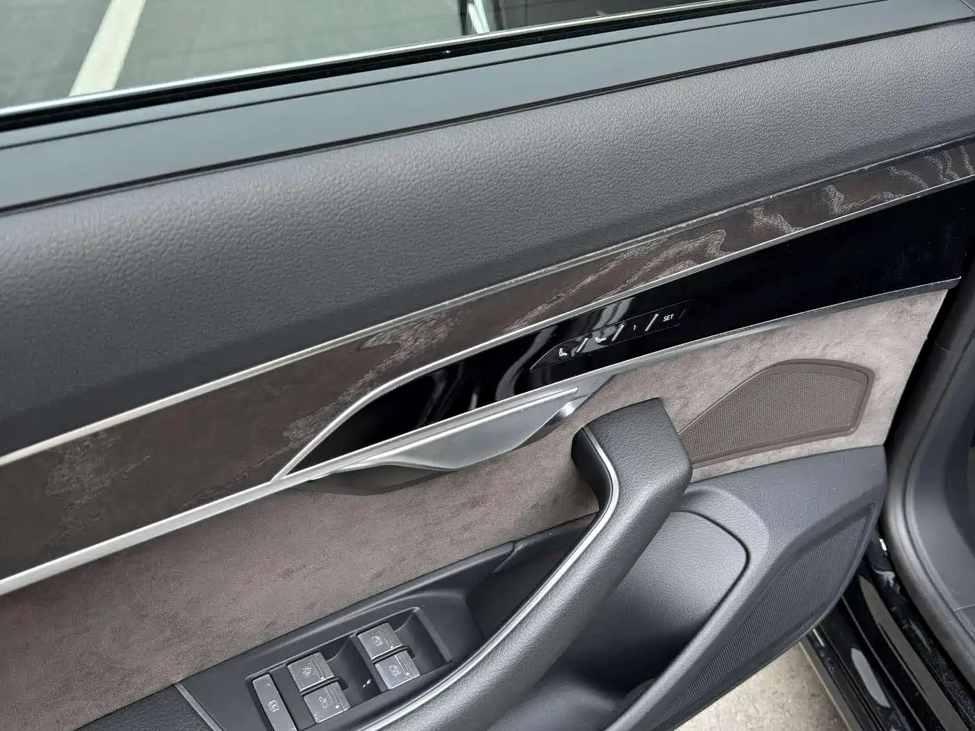 Audi A8 2022 A8L 50 TFSI quattro Comfort Collector's Edition фото 10