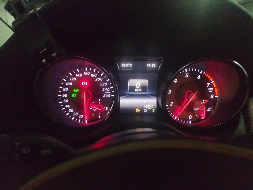 Mercedes-Benz GLA 2015 2015 GLA 220 4MATIC Fashion Edition