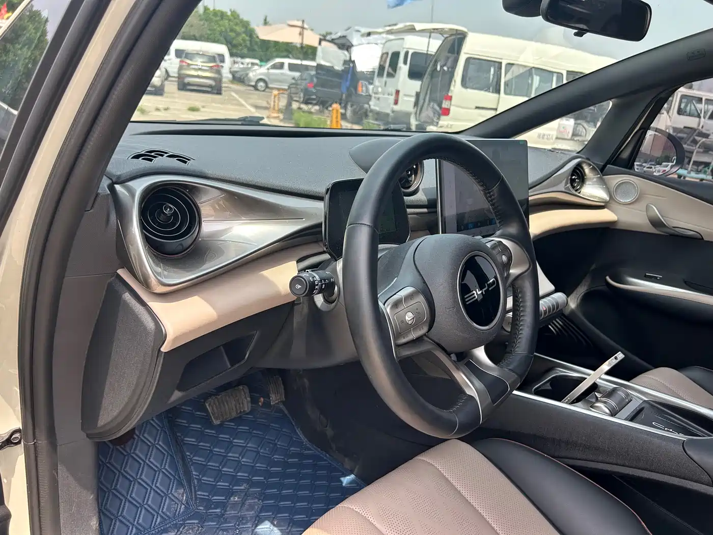 BYD Dolphin 2023 420km Fashion Edition фото 12