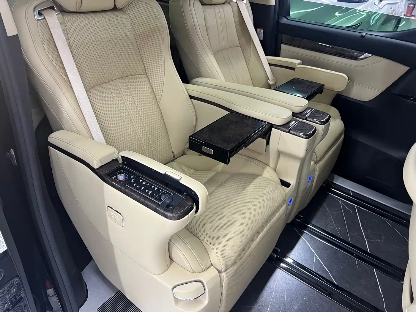 Toyota Vellfire 2021 Crown Hybrid 2.5L HV Premium Edition фото 13